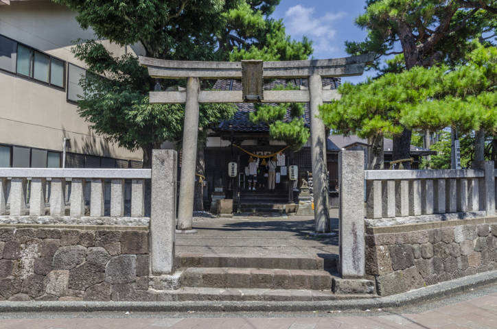 160 - Kanazawa - barrio Higashi Chaya - santuario Sugawara Jinja Shine